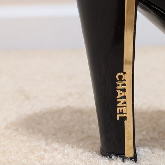 Chanel size 8 black patent leather high heel with Chanel in gold on heel. - Picture 11 of 16